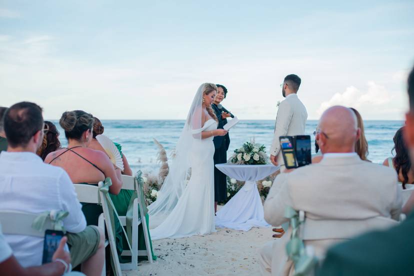 Who edits wedding photos in Punta Cana