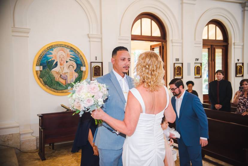 Professional wedding photographer in Punta Cana beach ceremony